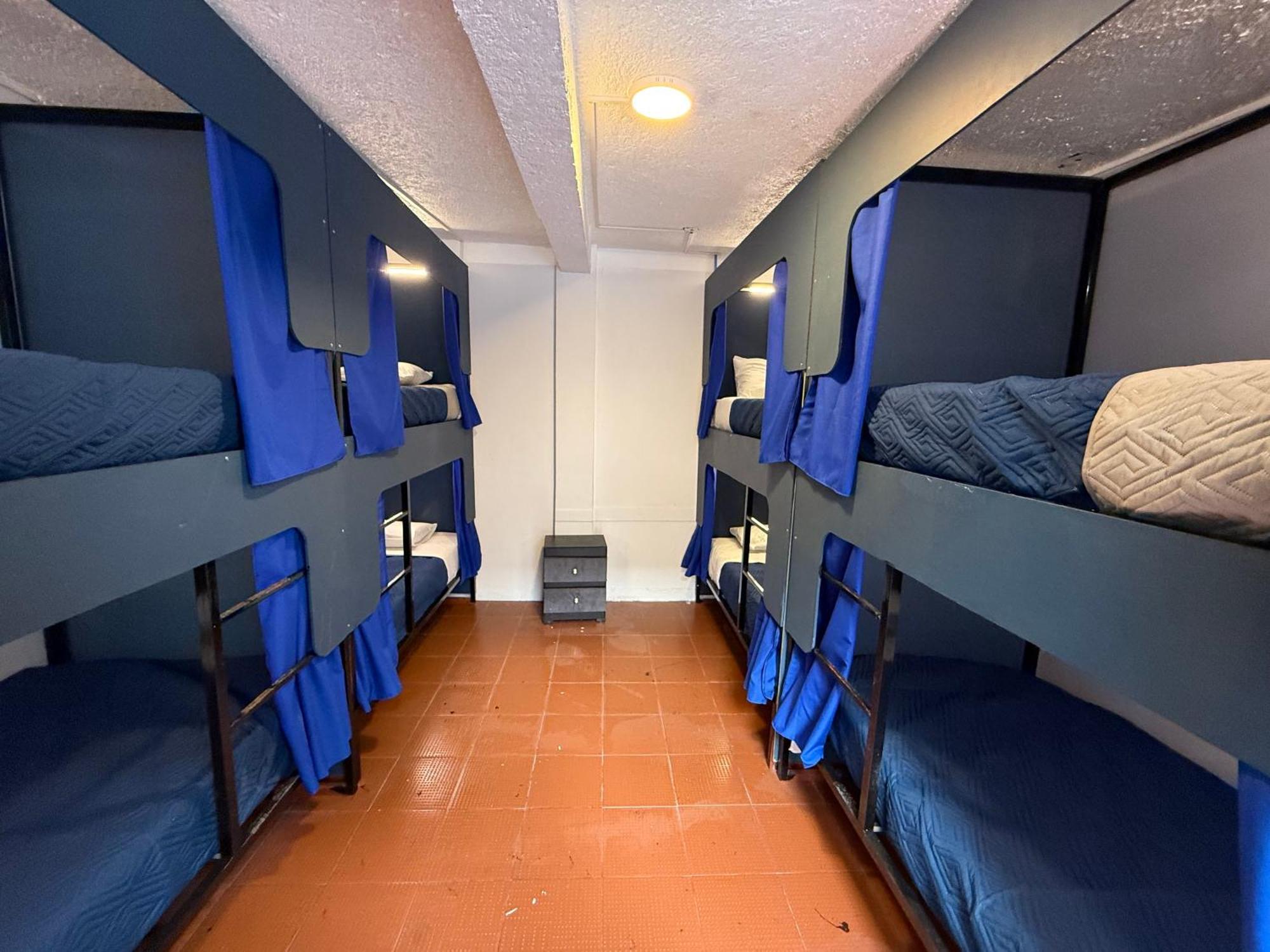 Hostel Roomies Reforma - La Diana Mexico City
