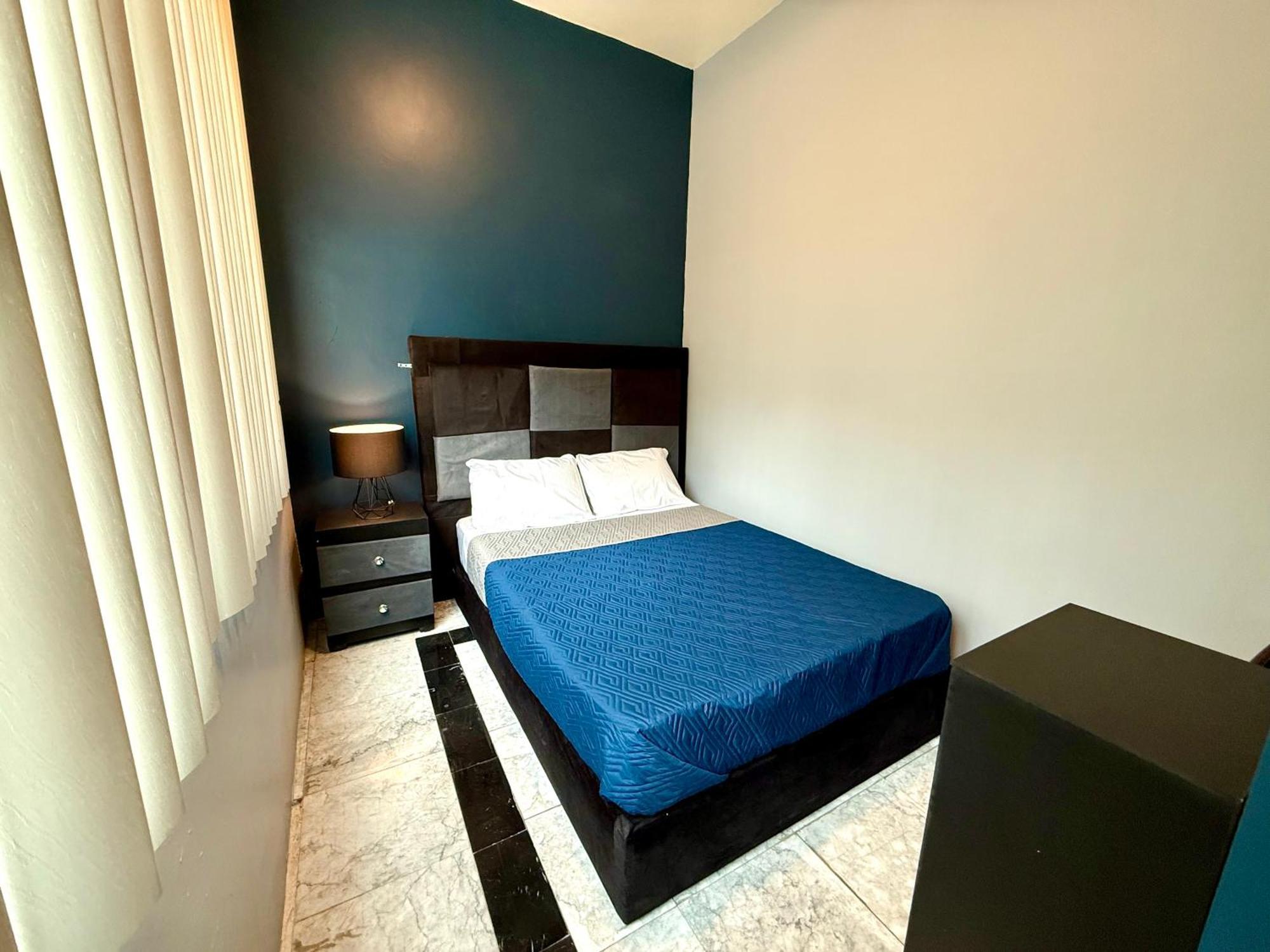 Roomies Reforma - La Diana Hostel Mexico City